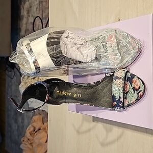 Madden Girl Beela Navy Multicolor heels size 6.5